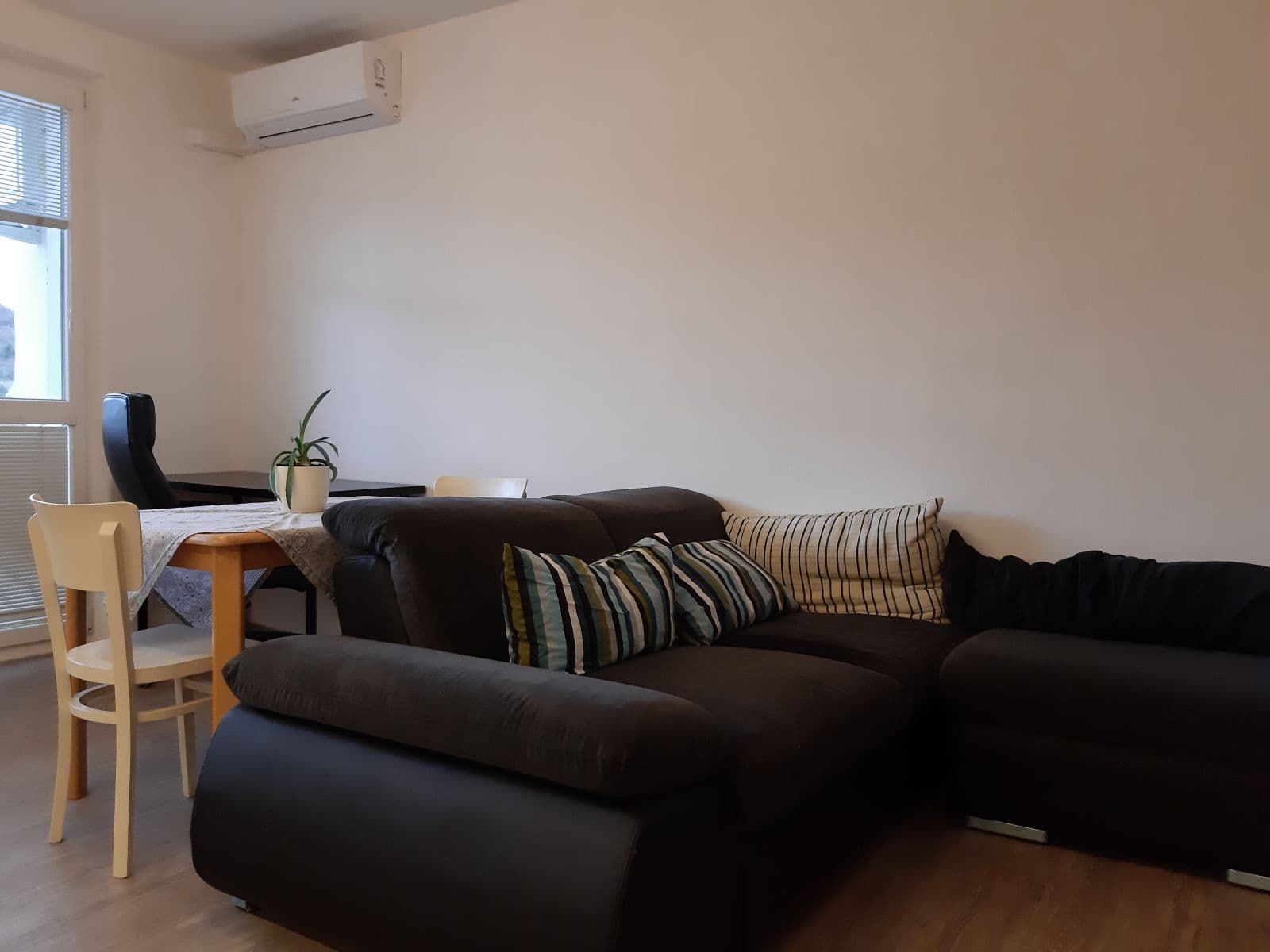 Prenájom bytu 2-izbový 43 m², Devínska Nová Ves, Bratislavský kraj Prenájom bytu 2-izbový 43 m², Devínska Nová Ves, Bratislavský kraj