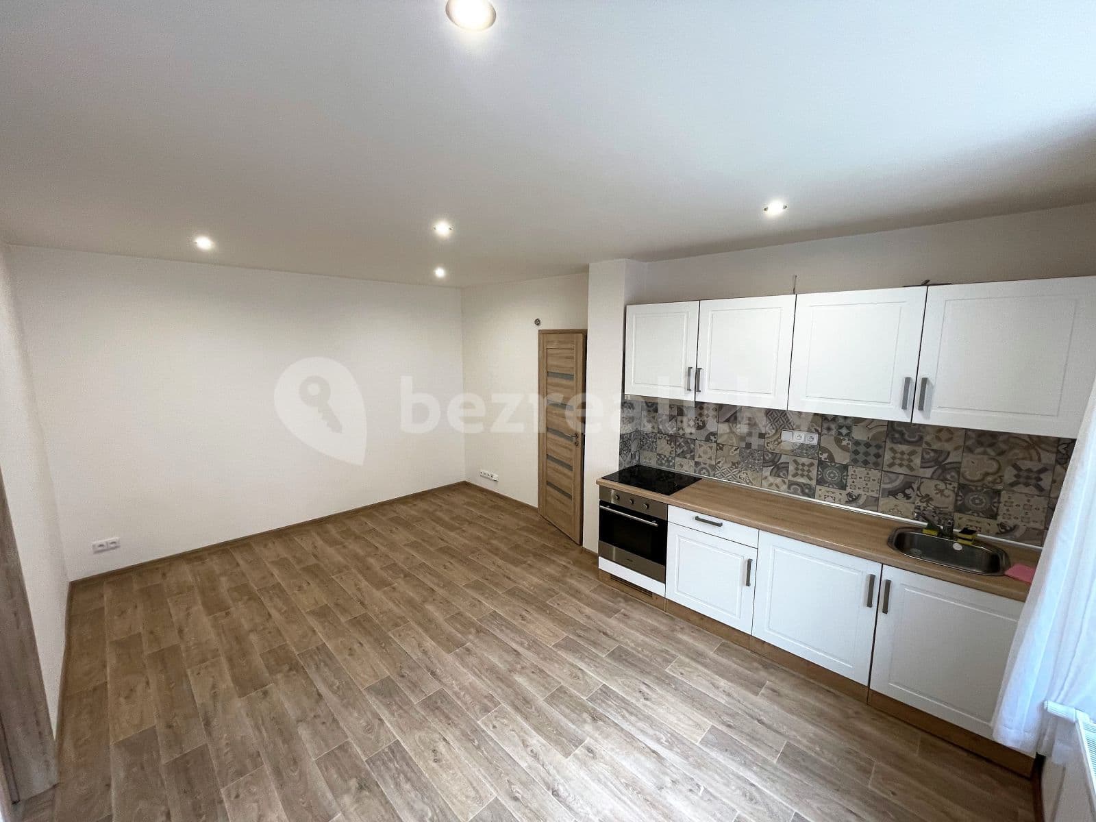 Prenájom bytu 2-izbový 48 m², Úslavská, Plzeň, Plzeňský kraj Prenájom bytu 2-izbový 48 m², Úslavská, Plzeň, Plzeňský kraj