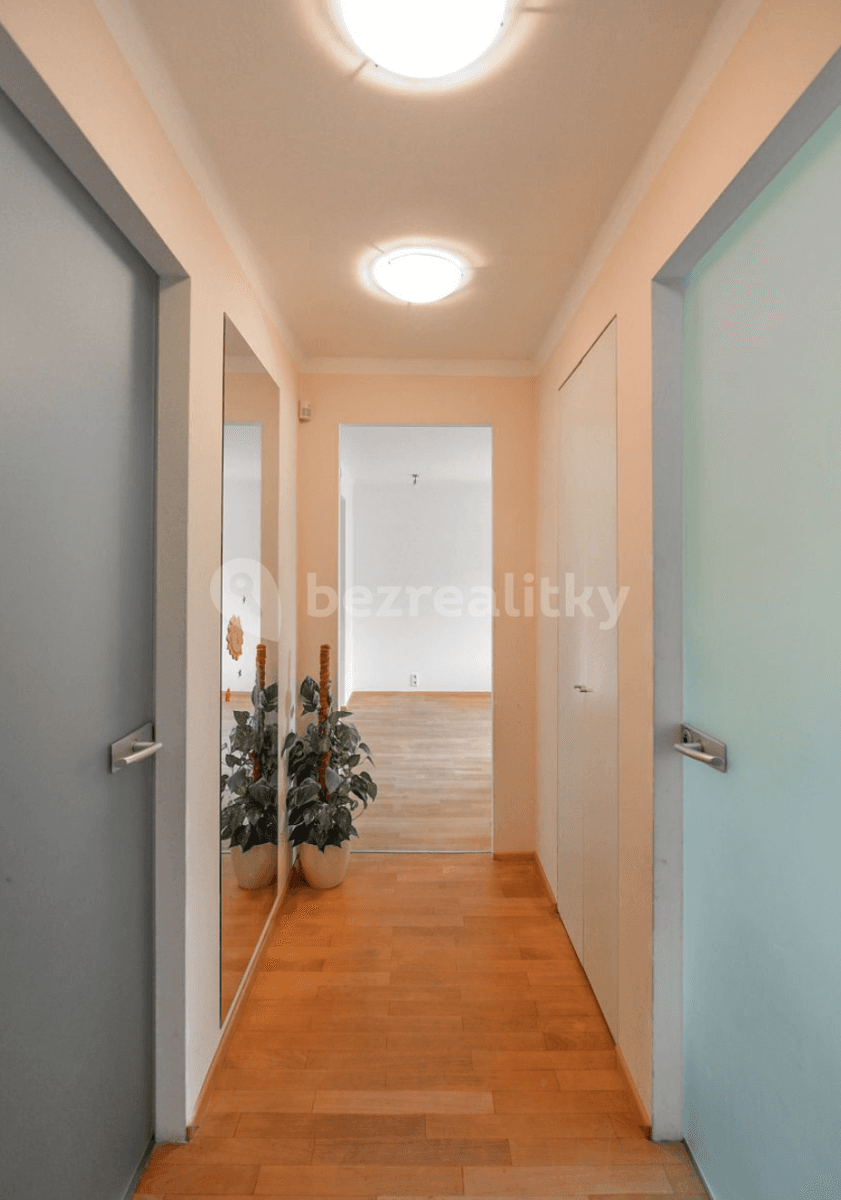 Prenájom bytu 2-izbový 80 m², Albánská, Praha, Praha