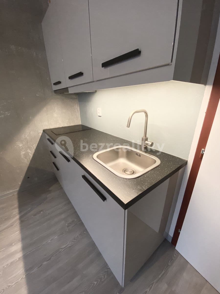 Prenájom bytu 1-izbový 29 m², Pod Lysinami, Praha, Praha Prenájom bytu 1-izbový 29 m², Pod Lysinami, Praha, Praha