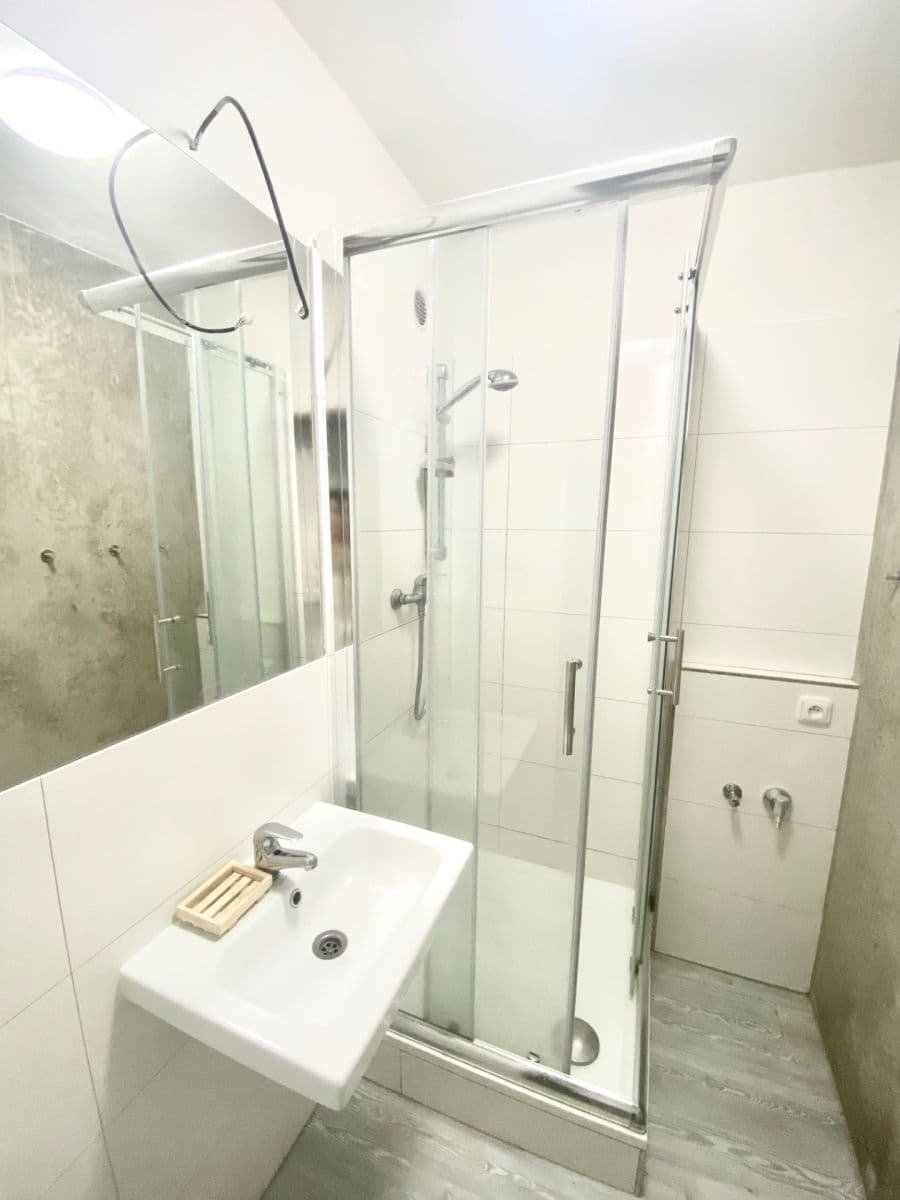 Prenájom bytu 1-izbový 29 m², Pod Lysinami, Praha, Praha Prenájom bytu 1-izbový 29 m², Pod Lysinami, Praha, Praha