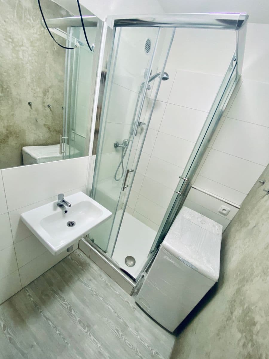Prenájom bytu 1-izbový 29 m², Pod Lysinami, Praha, Praha Prenájom bytu 1-izbový 29 m², Pod Lysinami, Praha, Praha