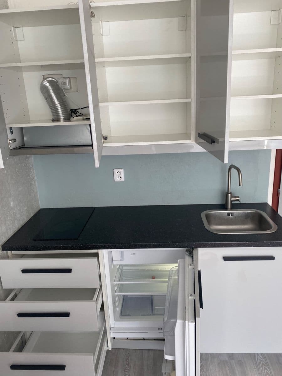 Prenájom bytu 1-izbový 29 m², Pod Lysinami, Praha, Praha Prenájom bytu 1-izbový 29 m², Pod Lysinami, Praha, Praha