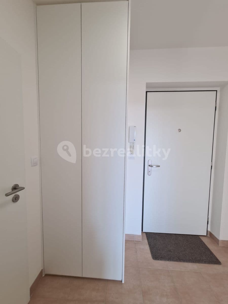 Prenájom bytu 2-izbový 46 m², Tovární, Čelákovice, Středočeský kraj Prenájom bytu 2-izbový 46 m², Tovární, Čelákovice, Středočeský kraj