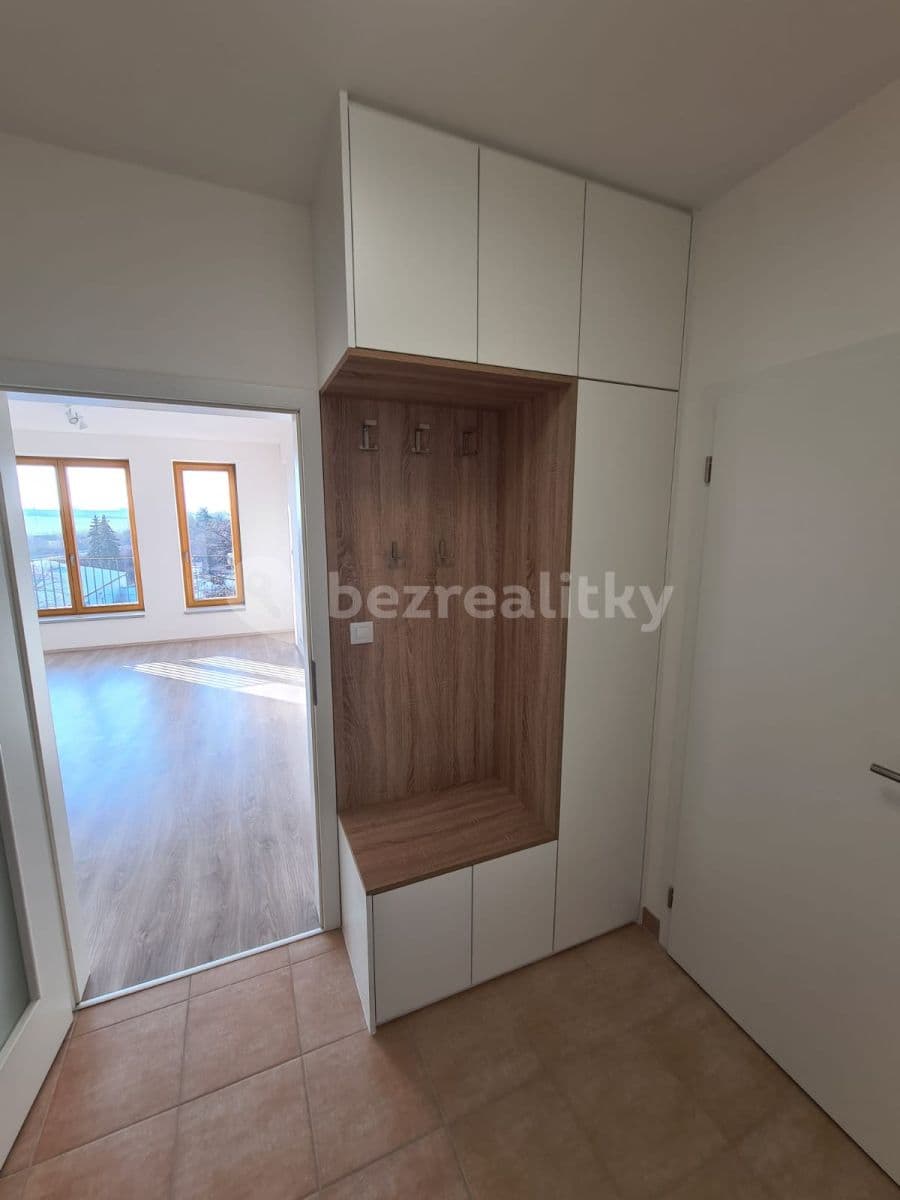 Prenájom bytu 2-izbový 46 m², Tovární, Čelákovice, Středočeský kraj Prenájom bytu 2-izbový 46 m², Tovární, Čelákovice, Středočeský kraj
