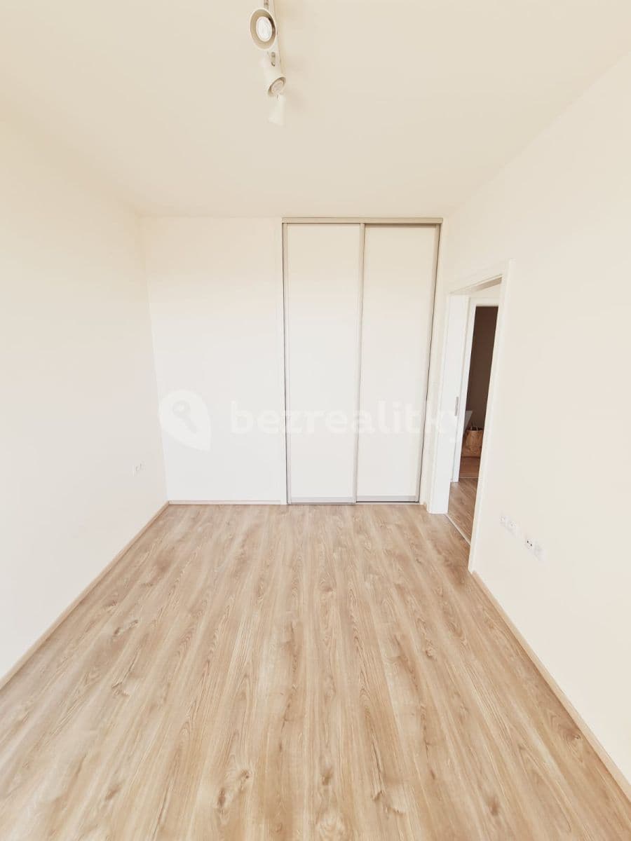 Prenájom bytu 2-izbový 46 m², Tovární, Čelákovice, Středočeský kraj Prenájom bytu 2-izbový 46 m², Tovární, Čelákovice, Středočeský kraj