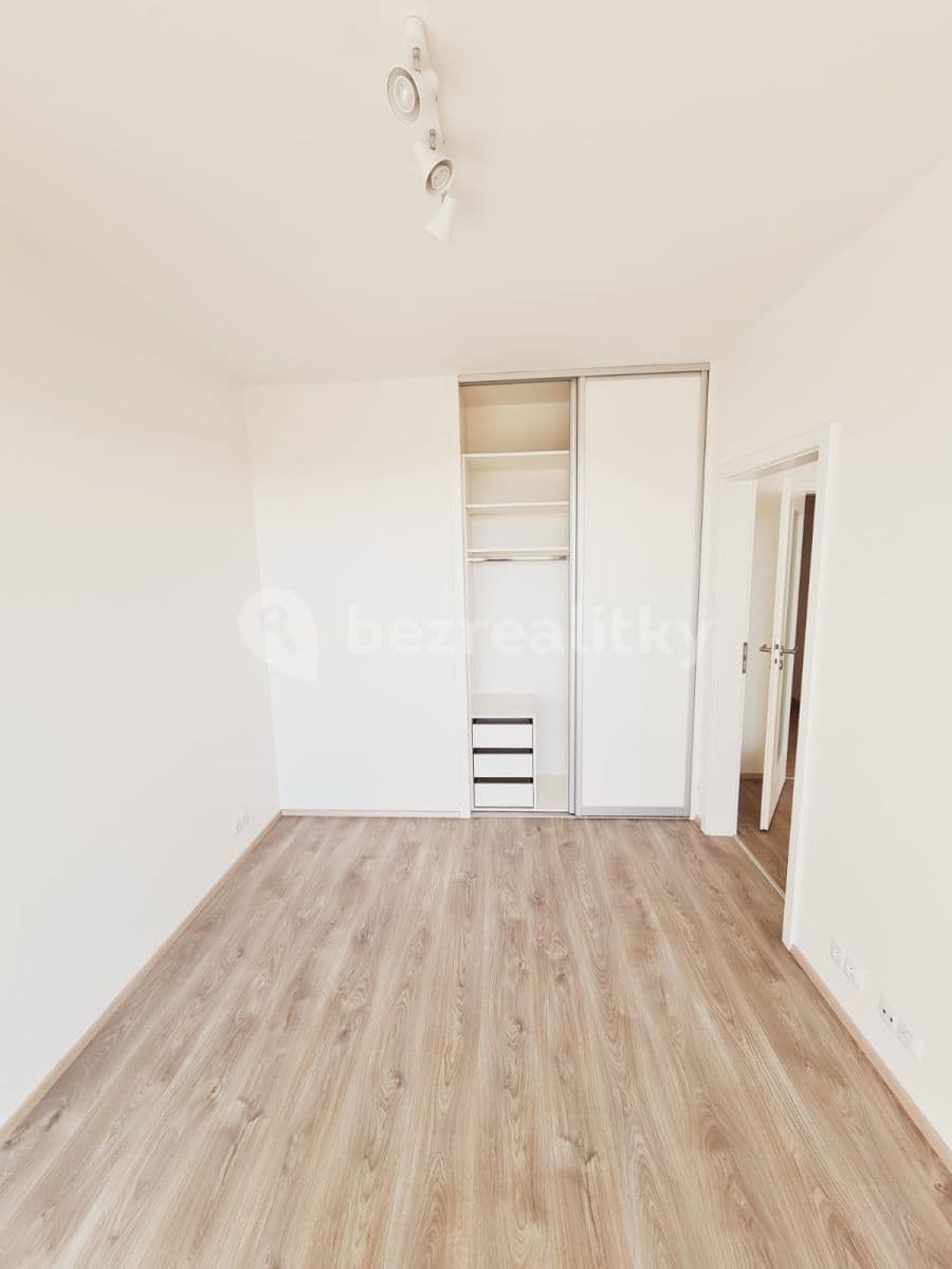 Prenájom bytu 2-izbový 46 m², Tovární, Čelákovice, Středočeský kraj Prenájom bytu 2-izbový 46 m², Tovární, Čelákovice, Středočeský kraj