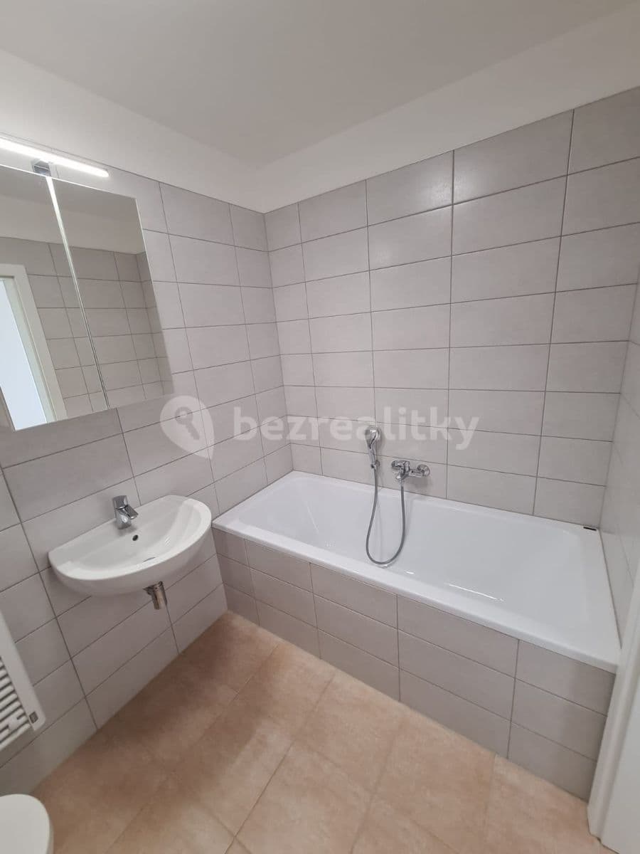 Prenájom bytu 2-izbový 46 m², Tovární, Čelákovice, Středočeský kraj Prenájom bytu 2-izbový 46 m², Tovární, Čelákovice, Středočeský kraj