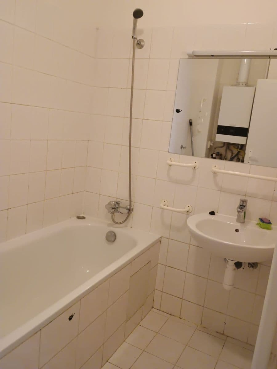 Prenájom bytu 2-izbový 62 m², Sdružení, Praha, Praha Prenájom bytu 2-izbový 62 m², Sdružení, Praha, Praha