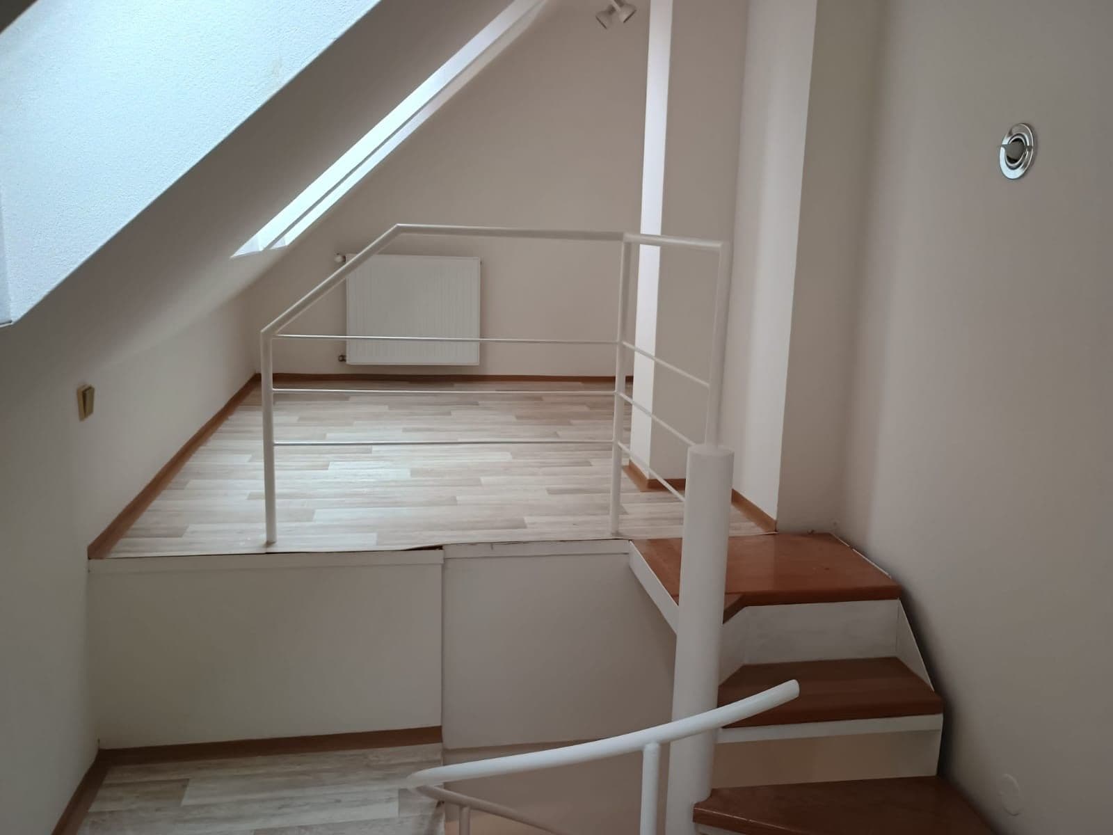 Prenájom bytu 2-izbový 62 m², Sdružení, Praha, Praha Prenájom bytu 2-izbový 62 m², Sdružení, Praha, Praha