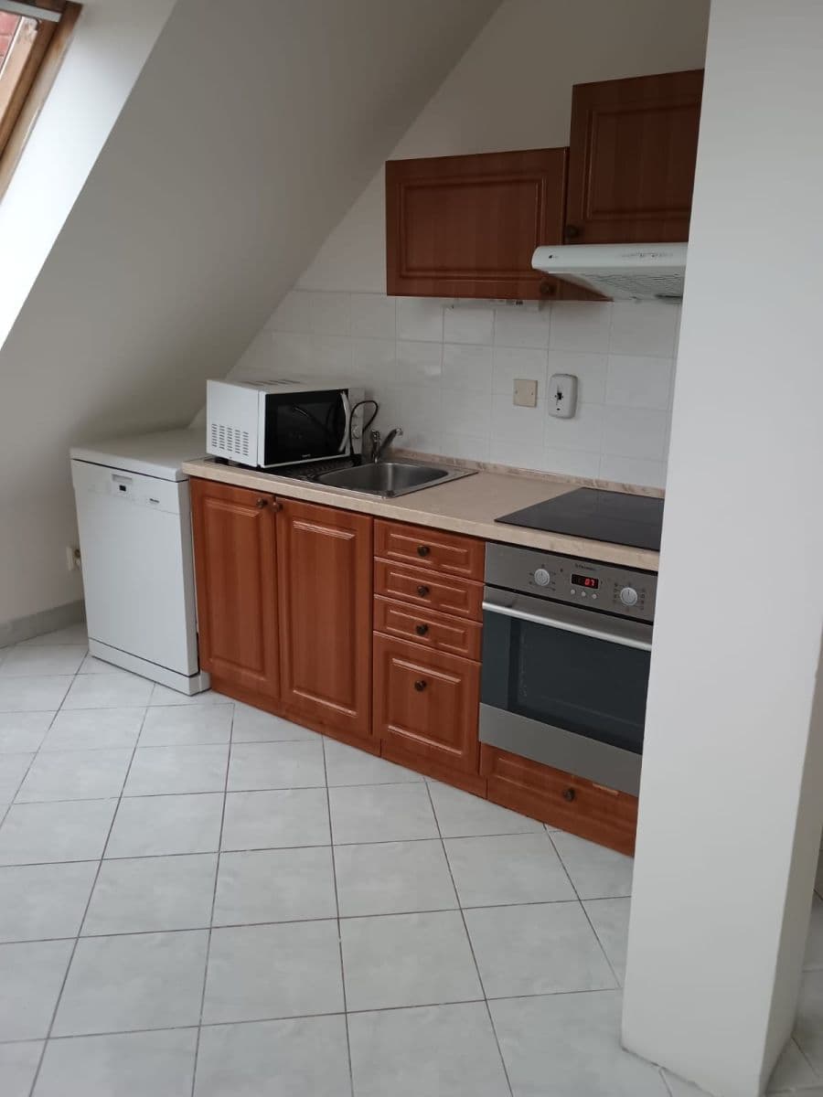 Prenájom bytu 2-izbový 62 m², Sdružení, Praha, Praha Prenájom bytu 2-izbový 62 m², Sdružení, Praha, Praha