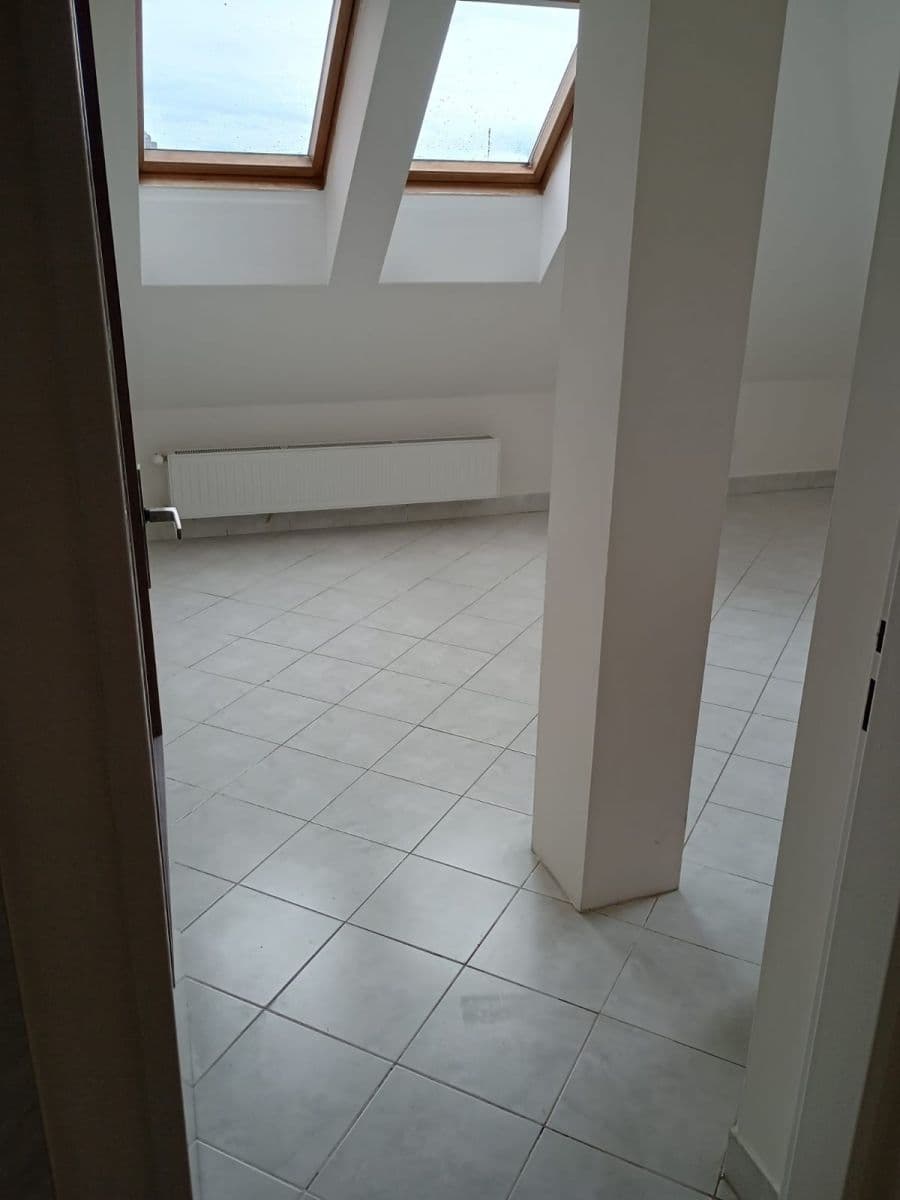 Prenájom bytu 2-izbový 62 m², Sdružení, Praha, Praha Prenájom bytu 2-izbový 62 m², Sdružení, Praha, Praha