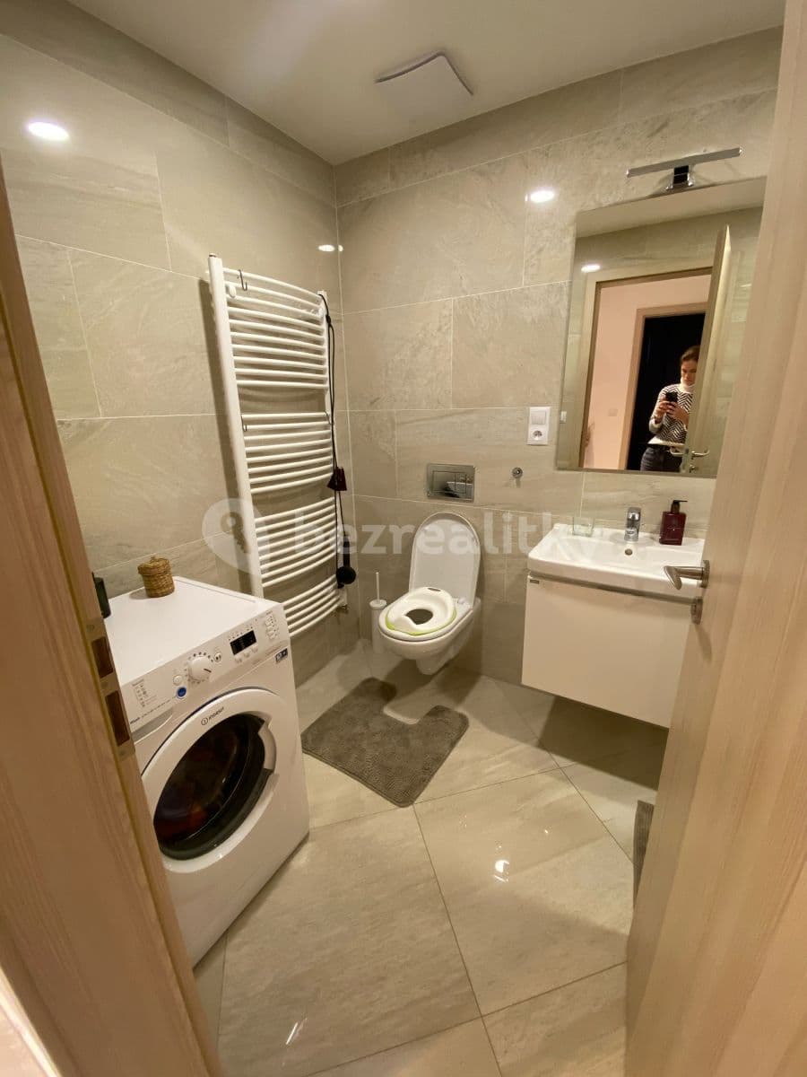 Prenájom bytu 3-izbový 62 m², Klausova, Praha, Praha Prenájom bytu 3-izbový 62 m², Klausova, Praha, Praha
