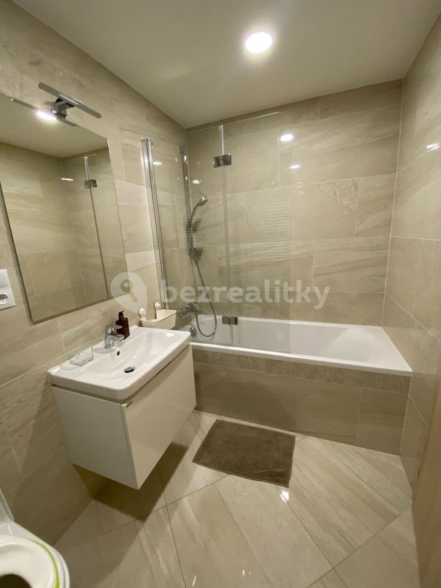 Prenájom bytu 3-izbový 62 m², Klausova, Praha, Praha Prenájom bytu 3-izbový 62 m², Klausova, Praha, Praha