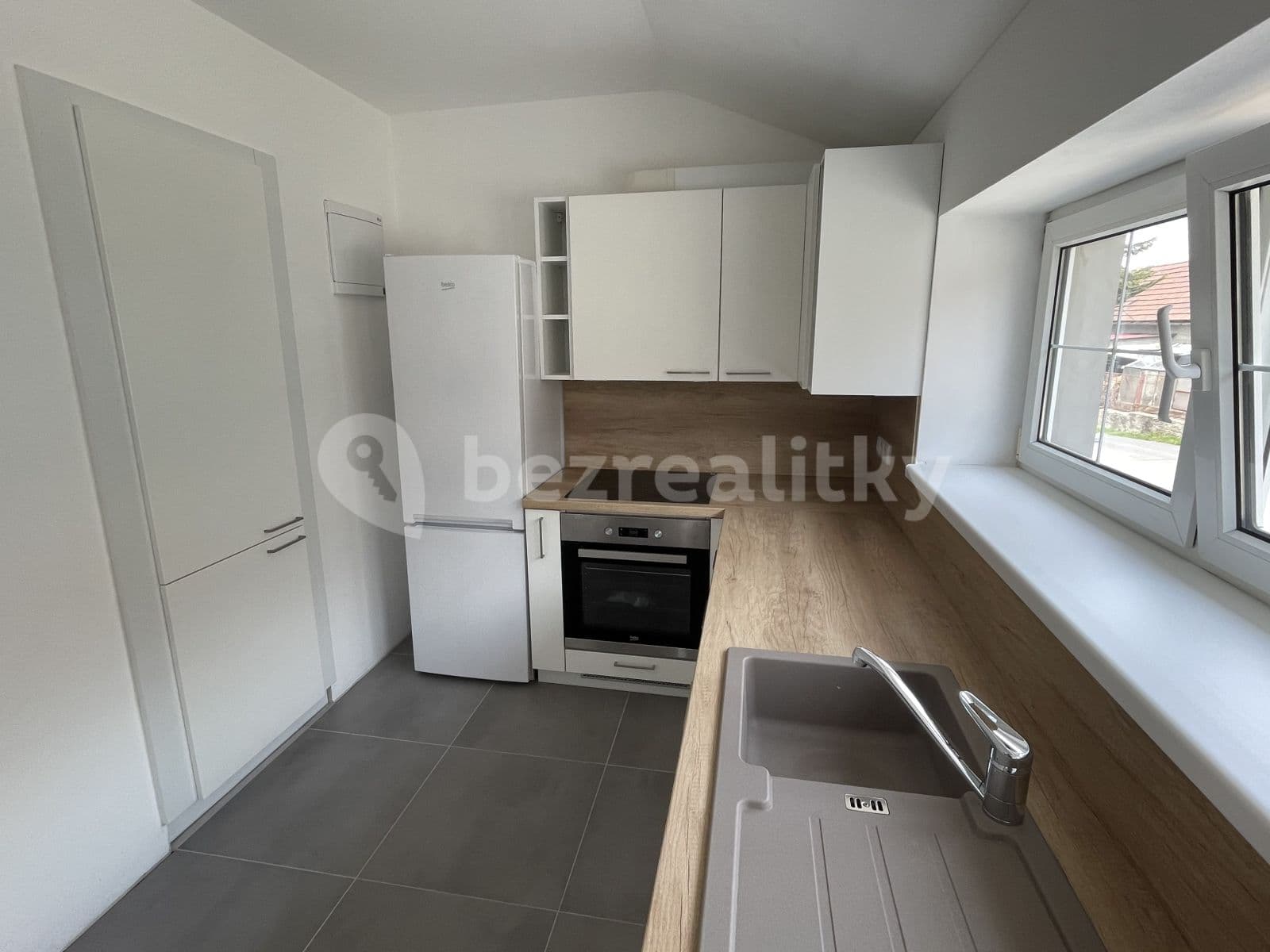 Prenájom bytu 2-izbový 50 m², Kralupská, Statenice, Středočeský kraj Prenájom bytu 2-izbový 50 m², Kralupská, Statenice, Středočeský kraj