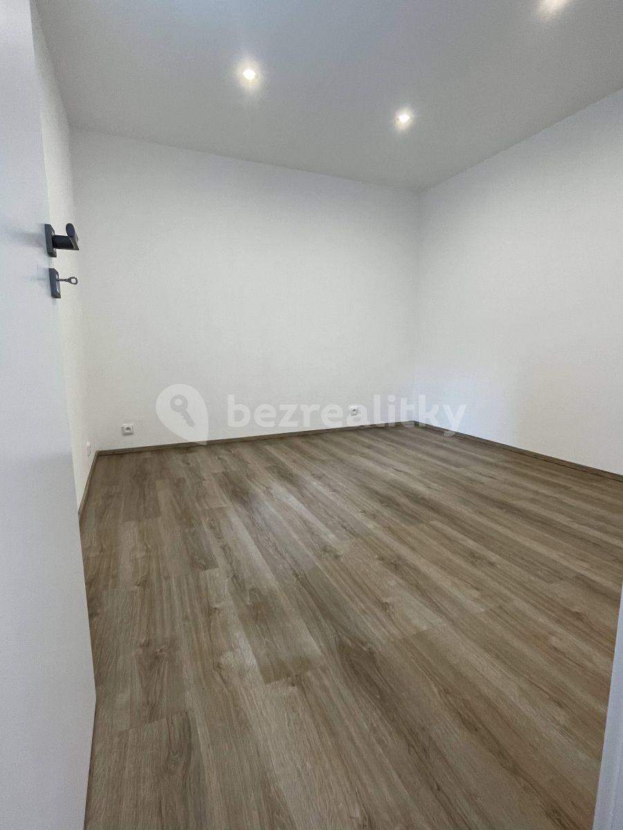 Prenájom bytu 2-izbový 50 m², Kralupská, Statenice, Středočeský kraj