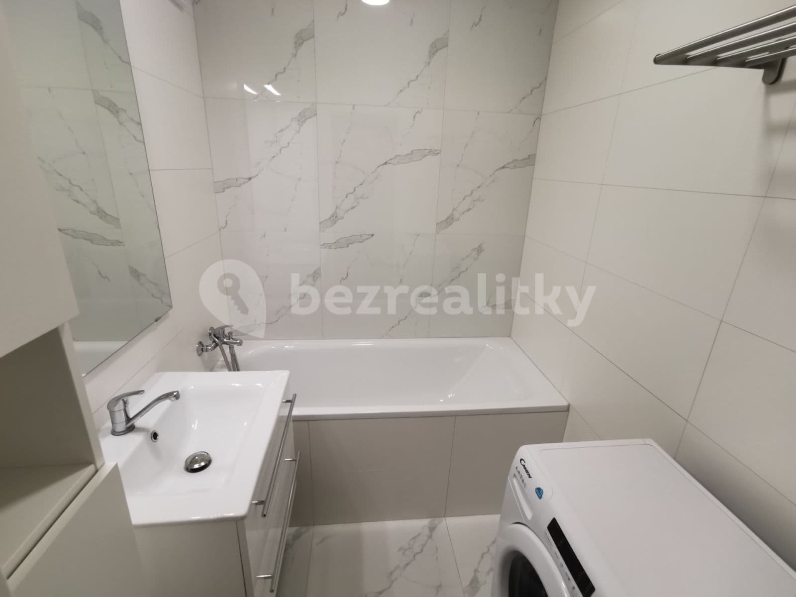 Prenájom bytu 3-izbový 70 m², Na Honech I, Zlín, Zlínský kraj Prenájom bytu 3-izbový 70 m², Na Honech I, Zlín, Zlínský kraj