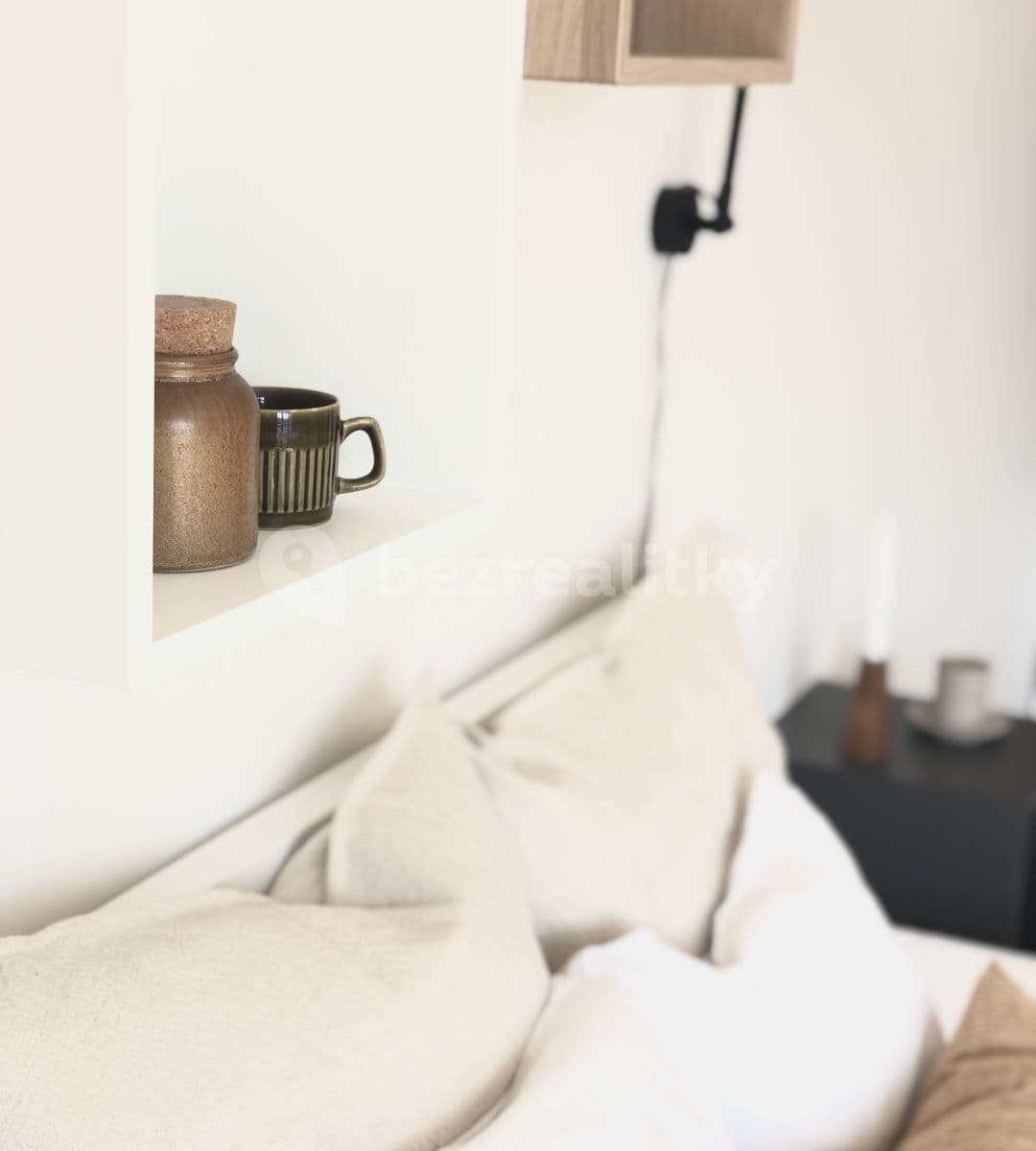 Prenájom bytu 1-izbový 35 m², Jeronýmova, Brno, Jihomoravský kraj Prenájom bytu 1-izbový 35 m², Jeronýmova, Brno, Jihomoravský kraj