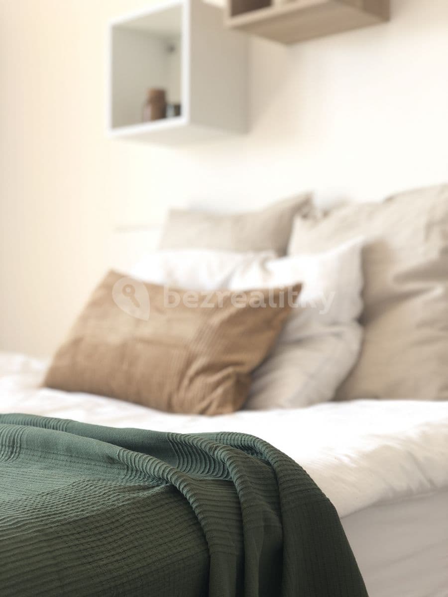 Prenájom bytu 1-izbový 35 m², Jeronýmova, Brno, Jihomoravský kraj Prenájom bytu 1-izbový 35 m², Jeronýmova, Brno, Jihomoravský kraj