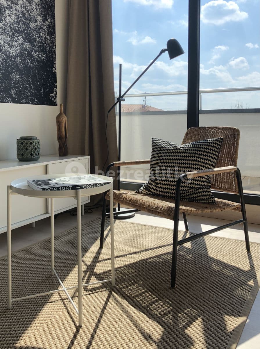 Prenájom bytu 1-izbový 35 m², Jeronýmova, Brno, Jihomoravský kraj Prenájom bytu 1-izbový 35 m², Jeronýmova, Brno, Jihomoravský kraj