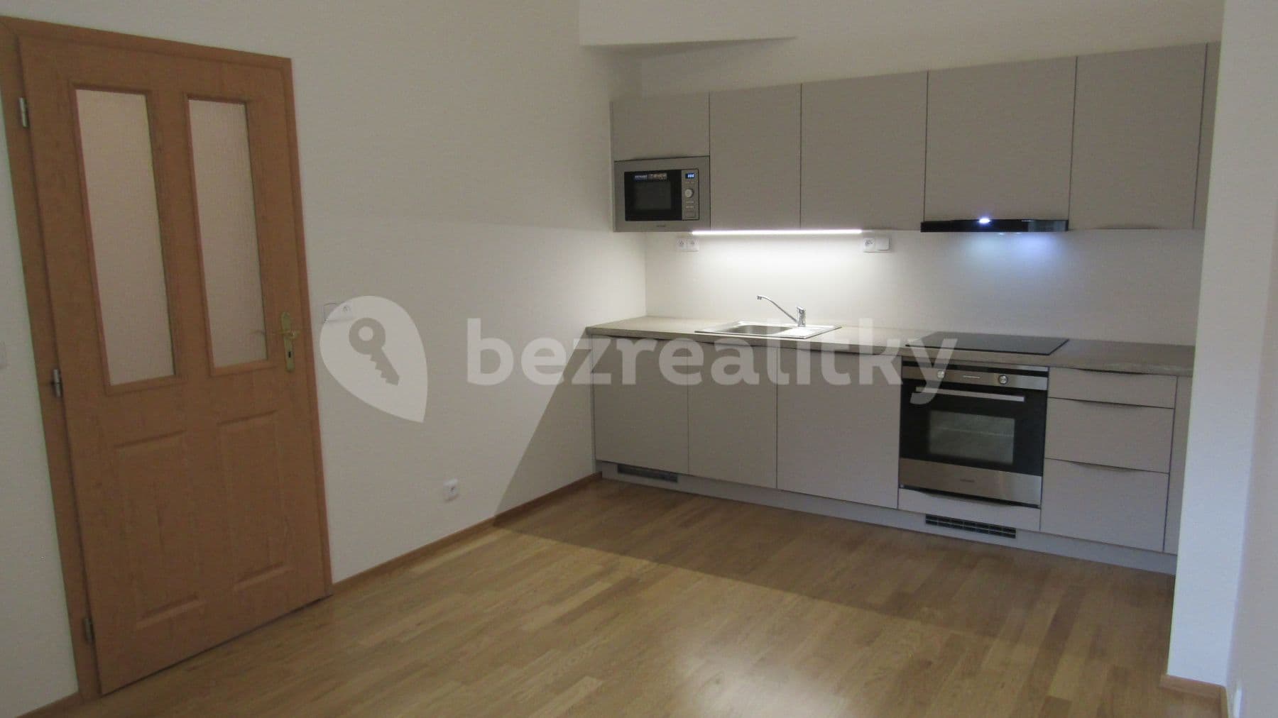 Prenájom bytu 1-izbový 45 m², Vinohradská, Praha, Praha Prenájom bytu 1-izbový 45 m², Vinohradská, Praha, Praha