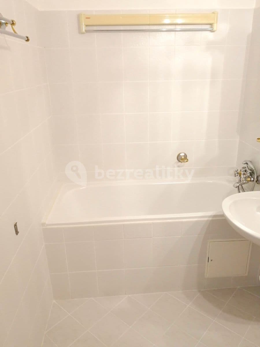 Prenájom bytu 3-izbový 78 m², Mlékárenská, Praha, Praha Prenájom bytu 3-izbový 78 m², Mlékárenská, Praha, Praha