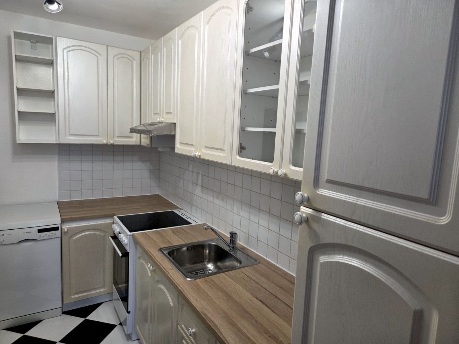 Prenájom bytu 3-izbový 78 m², Mlékárenská, Praha, Praha Prenájom bytu 3-izbový 78 m², Mlékárenská, Praha, Praha