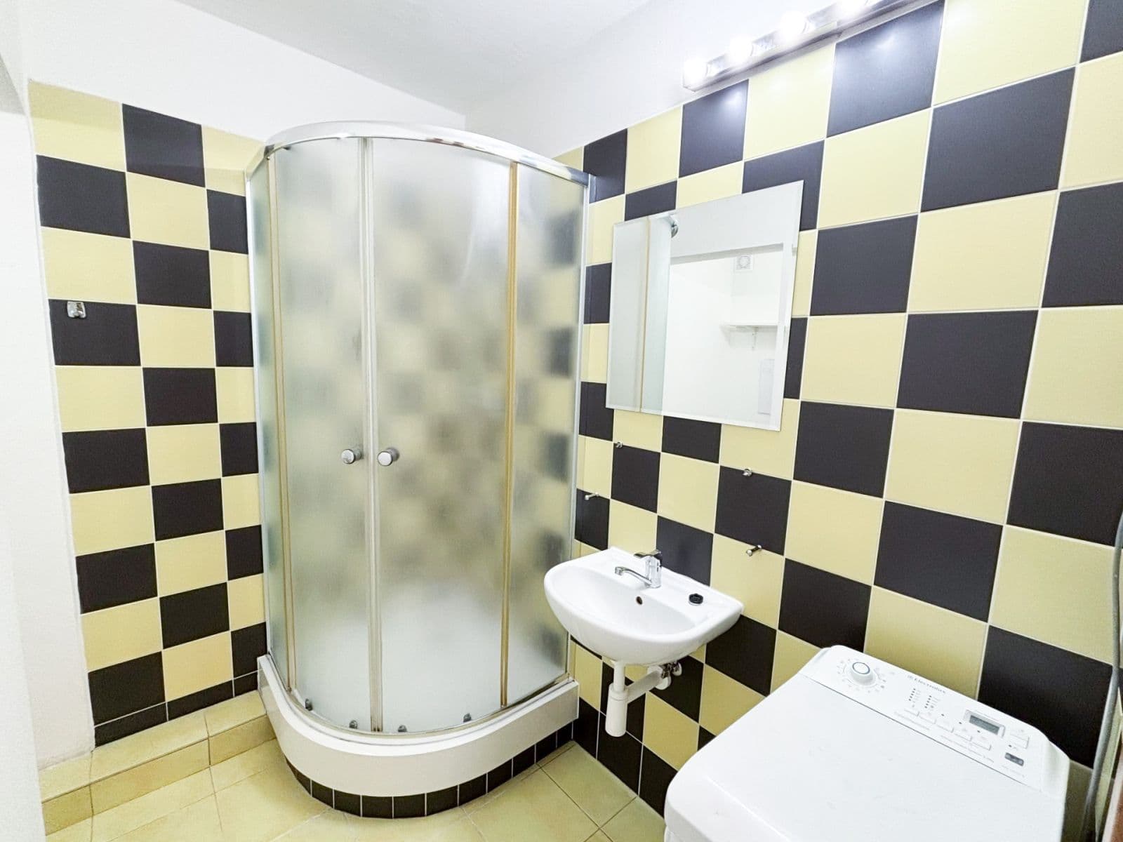 Prenájom bytu 2-izbový 40 m², Čechovská, Příbram, Středočeský kraj Prenájom bytu 2-izbový 40 m², Čechovská, Příbram, Středočeský kraj