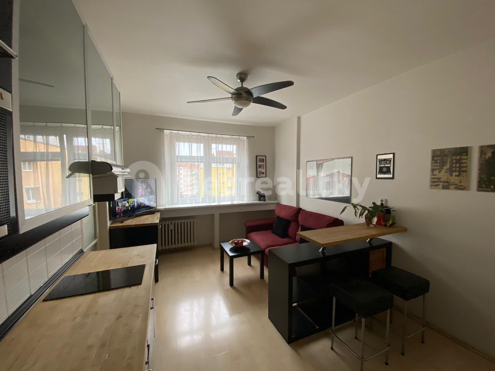 Prenájom bytu 2-izbový 35 m², Novorossijská, Praha, Praha Prenájom bytu 2-izbový 35 m², Novorossijská, Praha, Praha