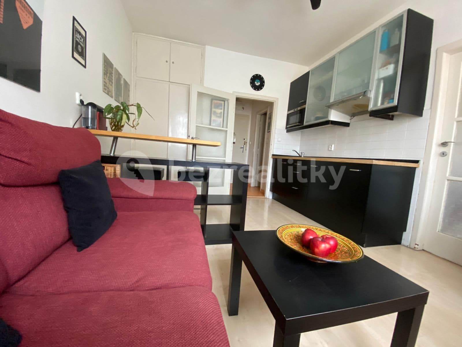 Prenájom bytu 2-izbový 35 m², Novorossijská, Praha, Praha Prenájom bytu 2-izbový 35 m², Novorossijská, Praha, Praha