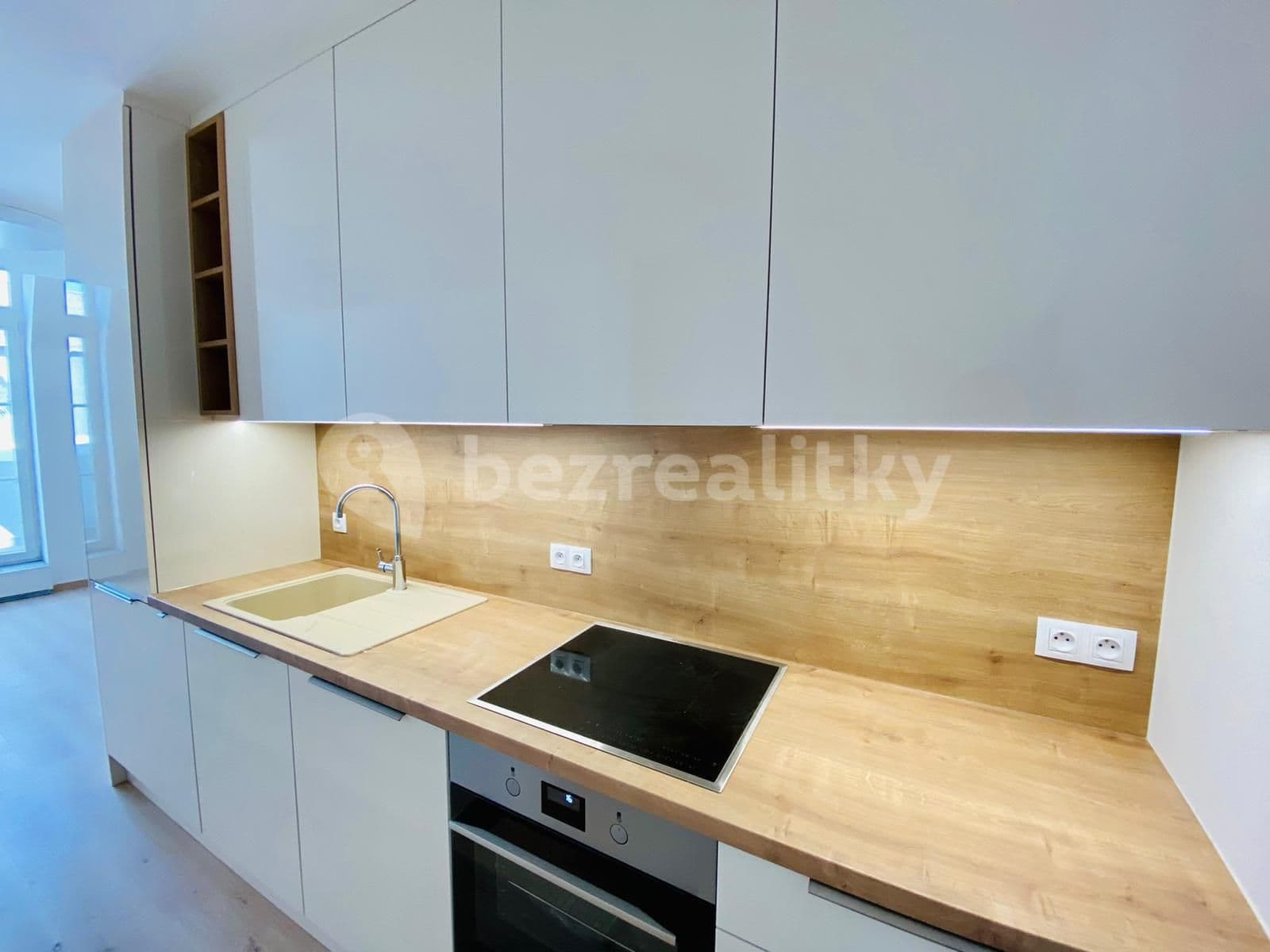 Prenájom bytu 2-izbový 61 m², Šaldova, Praha, Praha Prenájom bytu 2-izbový 61 m², Šaldova, Praha, Praha