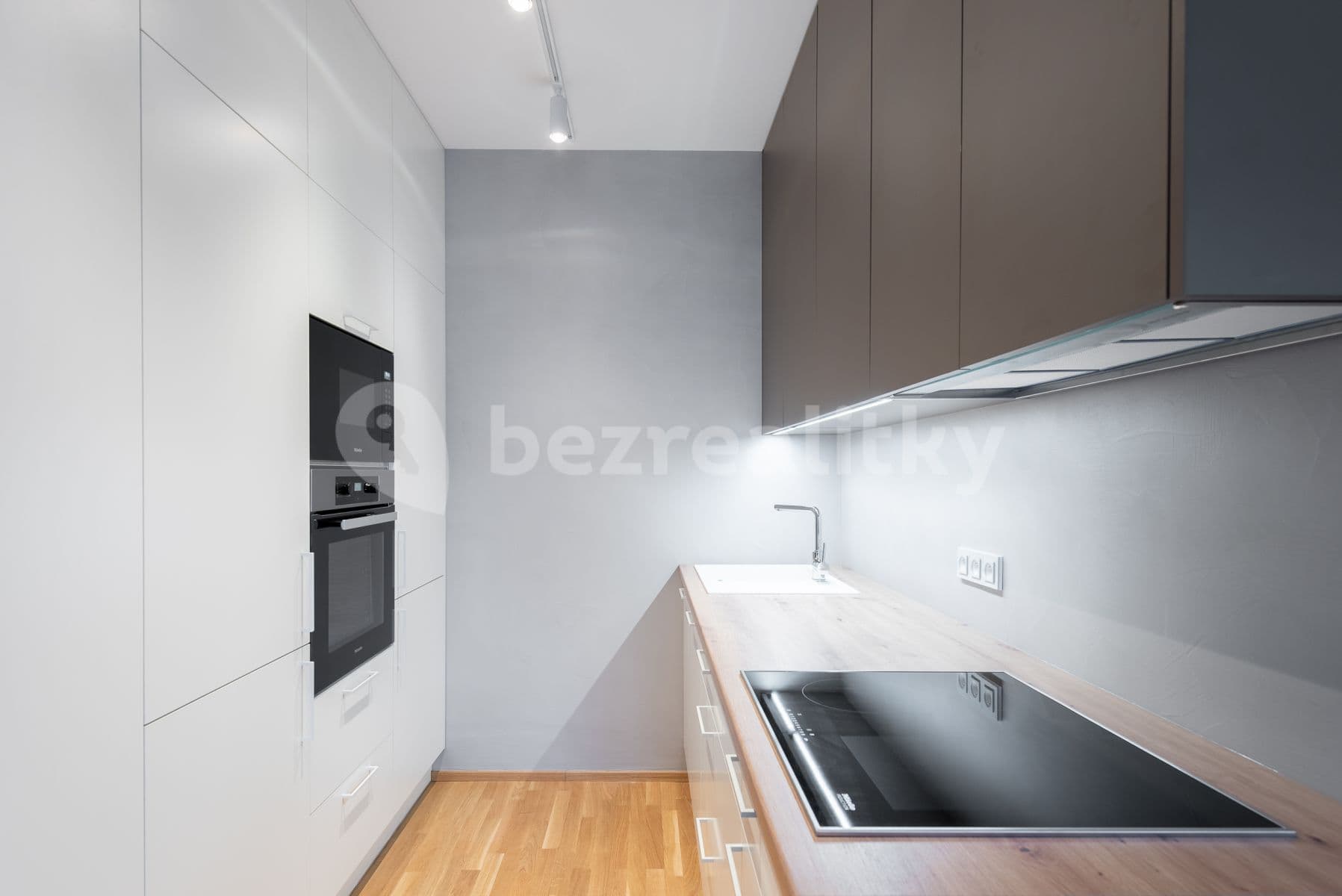 Prenájom bytu 2-izbový 52 m², Argentinská, Praha, Praha Prenájom bytu 2-izbový 52 m², Argentinská, Praha, Praha