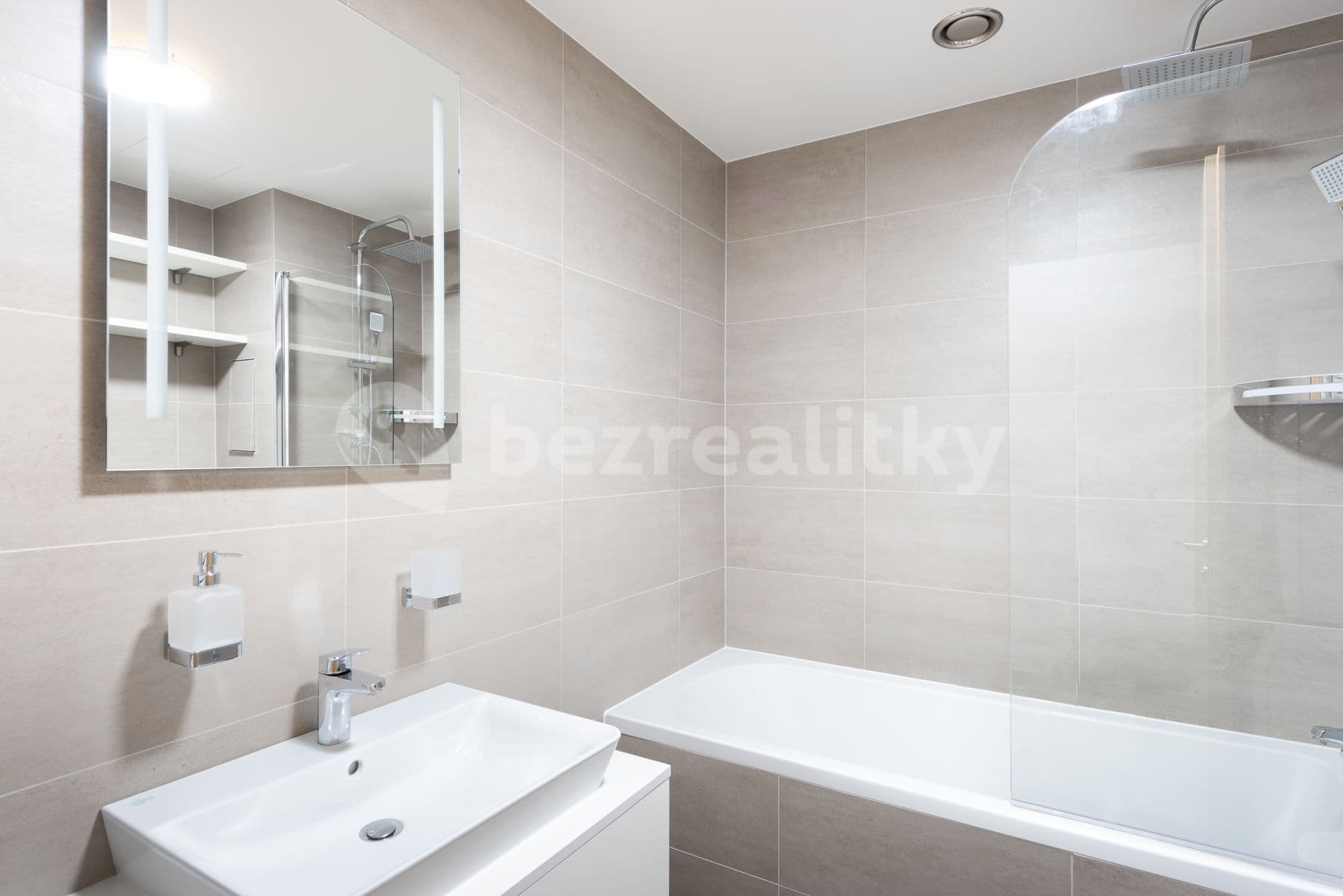 Prenájom bytu 2-izbový 52 m², Argentinská, Praha, Praha Prenájom bytu 2-izbový 52 m², Argentinská, Praha, Praha