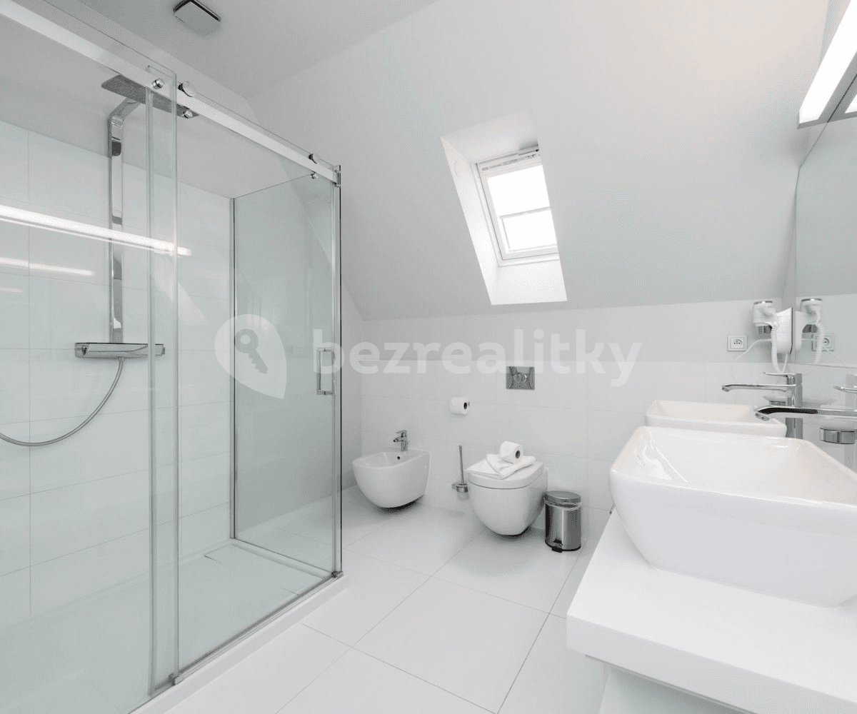 Prenájom bytu 4-izbový 143 m², Růžová, Praha, Praha Prenájom bytu 4-izbový 143 m², Růžová, Praha, Praha