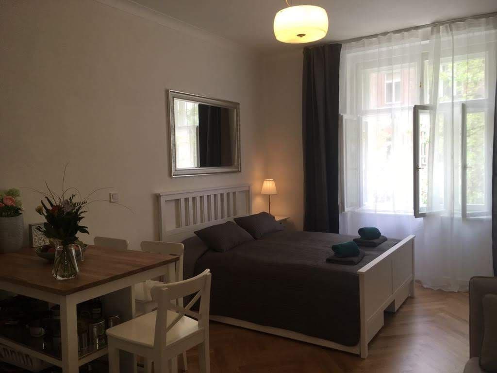 Prenájom bytu 1-izbový 28 m², Slavíkova, Praha, Praha Prenájom bytu 1-izbový 28 m², Slavíkova, Praha, Praha