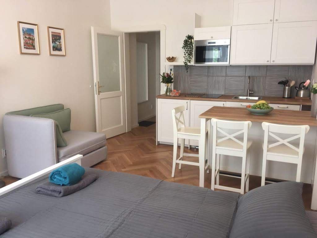 Prenájom bytu 1-izbový 28 m², Slavíkova, Praha, Praha Prenájom bytu 1-izbový 28 m², Slavíkova, Praha, Praha