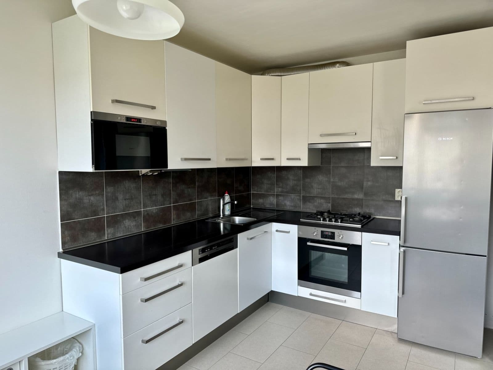 Prenájom bytu 2-izbový 64 m², Frýdlantská, Praha, Praha Prenájom bytu 2-izbový 64 m², Frýdlantská, Praha, Praha
