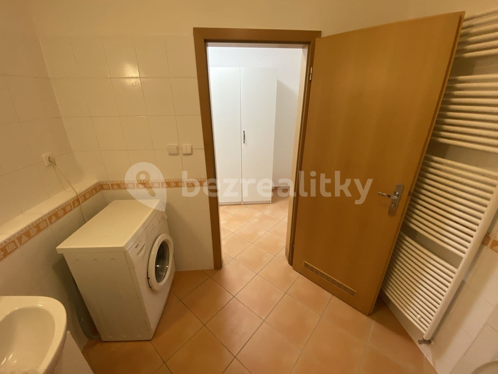 Prenájom bytu 1-izbový 37 m², Názovská, Praha, Praha Prenájom bytu 1-izbový 37 m², Názovská, Praha, Praha