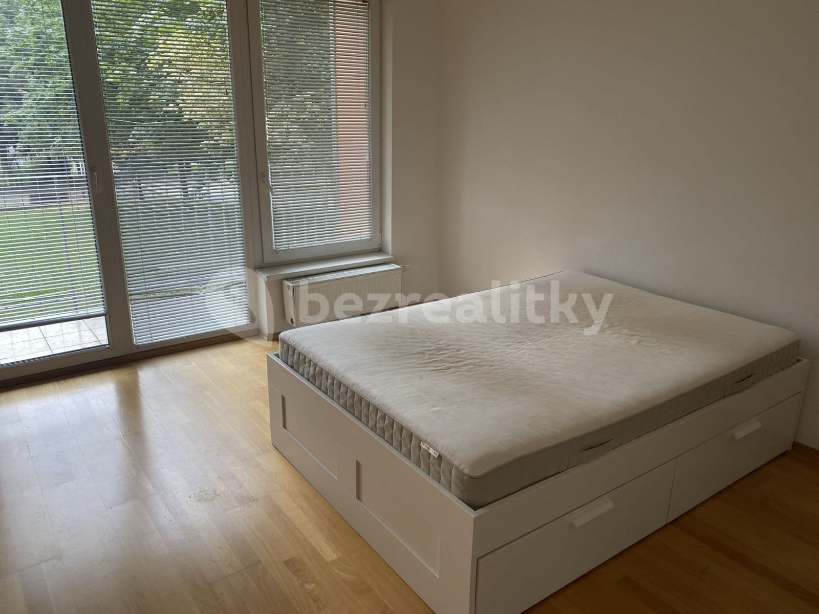 Prenájom bytu 1-izbový 37 m², Názovská, Praha, Praha Prenájom bytu 1-izbový 37 m², Názovská, Praha, Praha