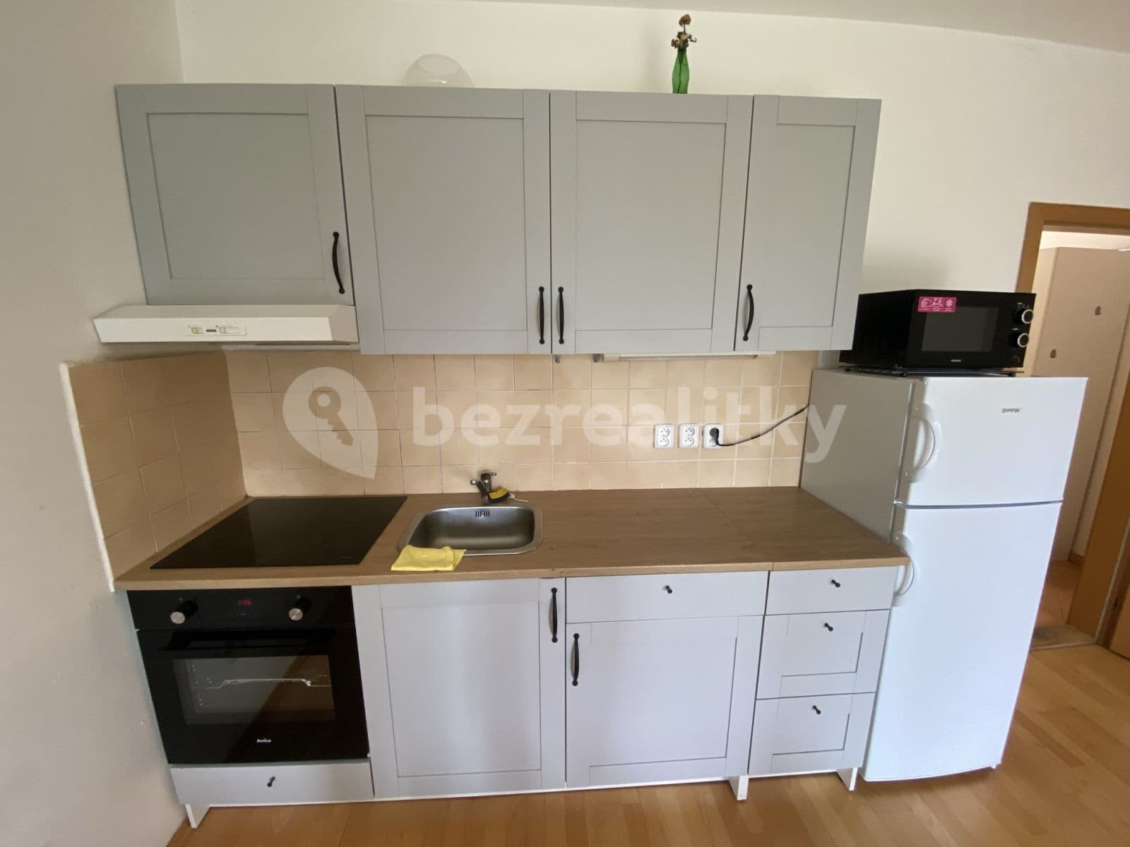 Prenájom bytu 1-izbový 37 m², Názovská, Praha, Praha Prenájom bytu 1-izbový 37 m², Názovská, Praha, Praha