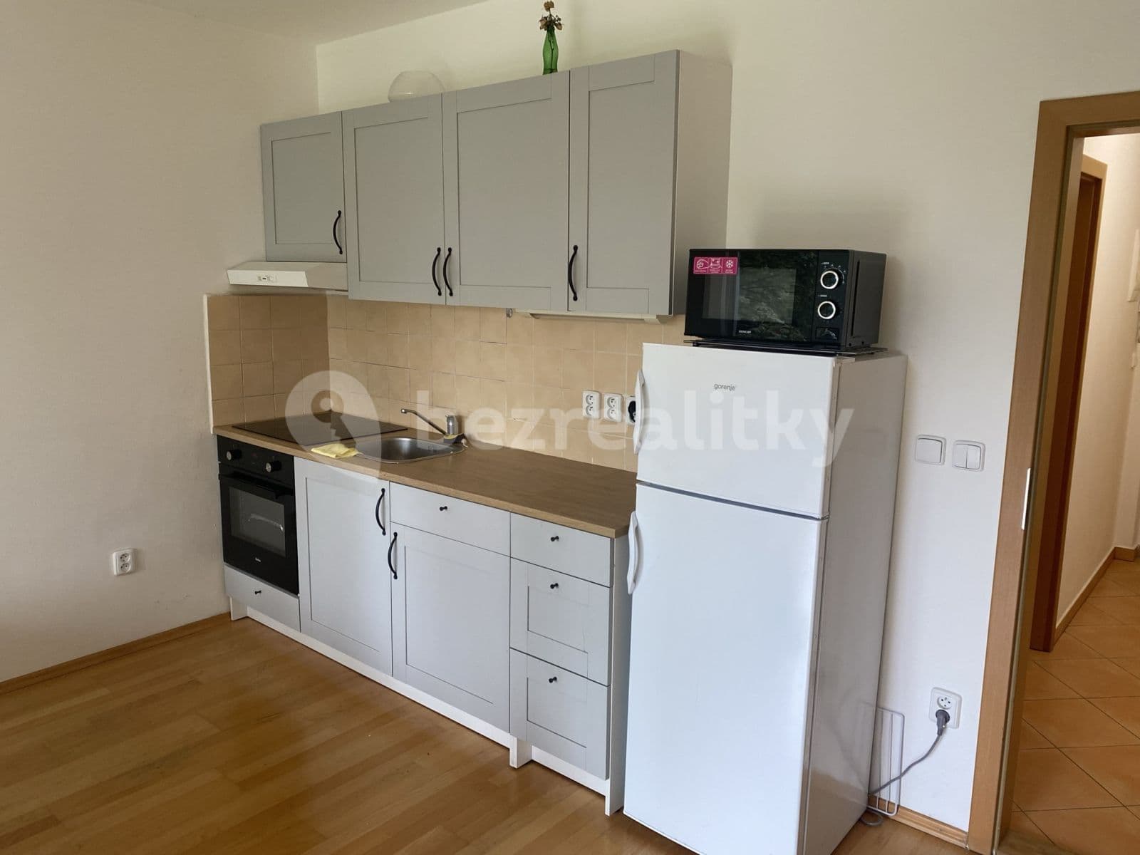 Prenájom bytu 1-izbový 37 m², Názovská, Praha, Praha Prenájom bytu 1-izbový 37 m², Názovská, Praha, Praha