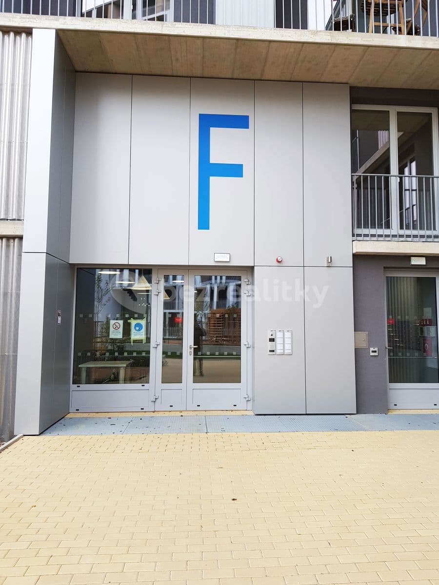 Prenájom bytu 2-izbový 61 m², Mezi Vodami, Praha, Praha Prenájom bytu 2-izbový 61 m², Mezi Vodami, Praha, Praha