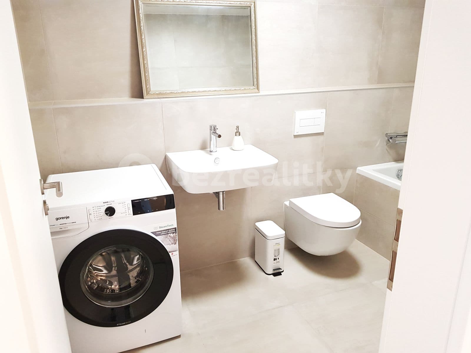 Prenájom bytu 2-izbový 61 m², Mezi Vodami, Praha, Praha Prenájom bytu 2-izbový 61 m², Mezi Vodami, Praha, Praha