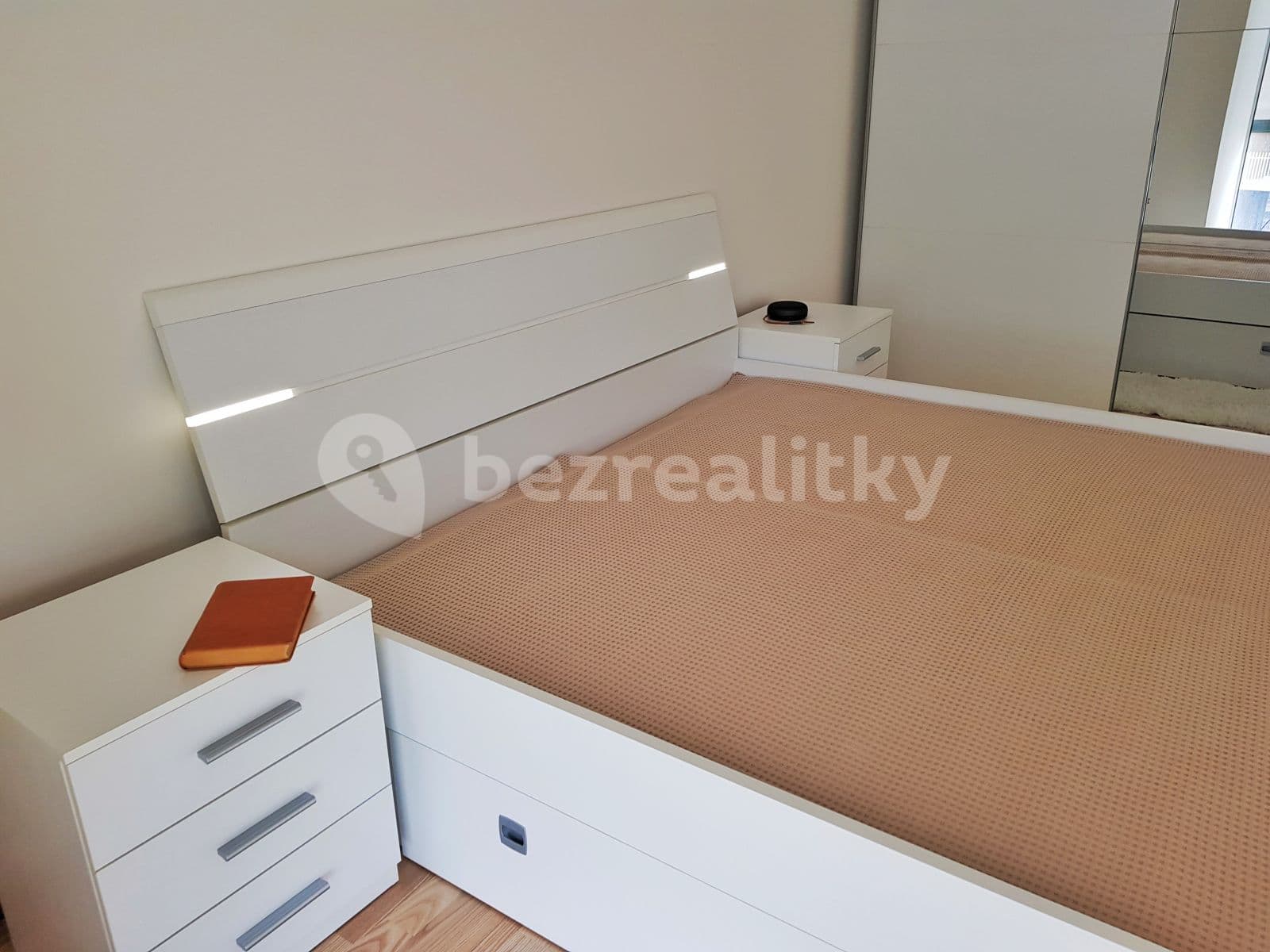 Prenájom bytu 2-izbový 61 m², Mezi Vodami, Praha, Praha Prenájom bytu 2-izbový 61 m², Mezi Vodami, Praha, Praha