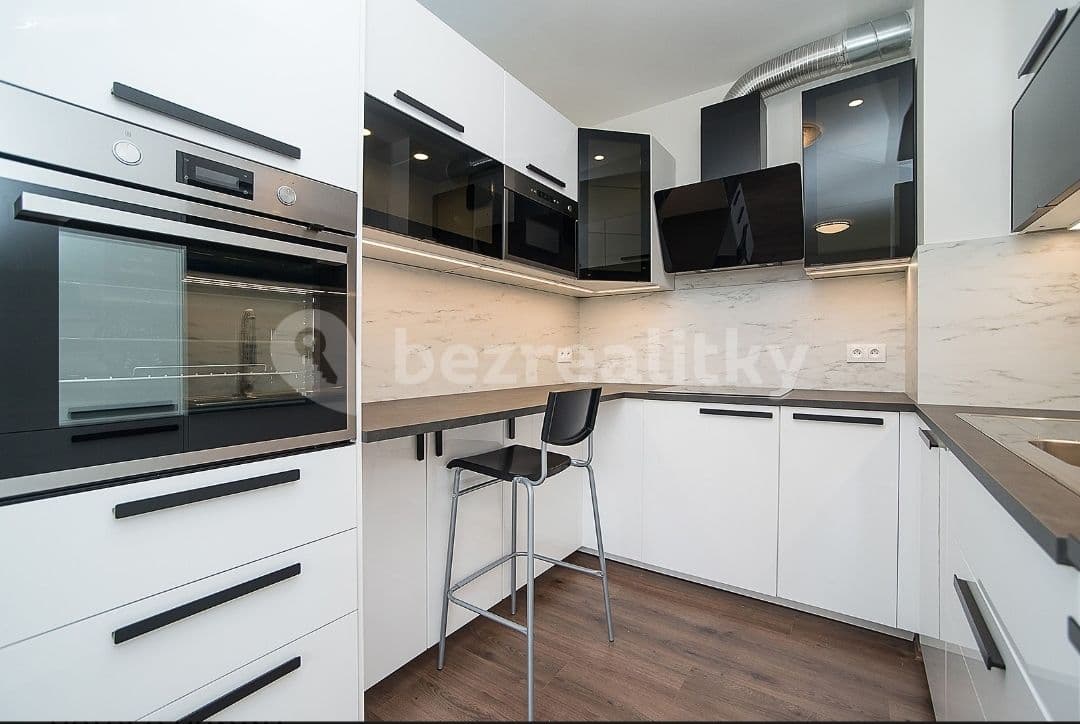 Prenájom bytu 4-izbový 85 m², Sicherova, Praha, Praha Prenájom bytu 4-izbový 85 m², Sicherova, Praha, Praha