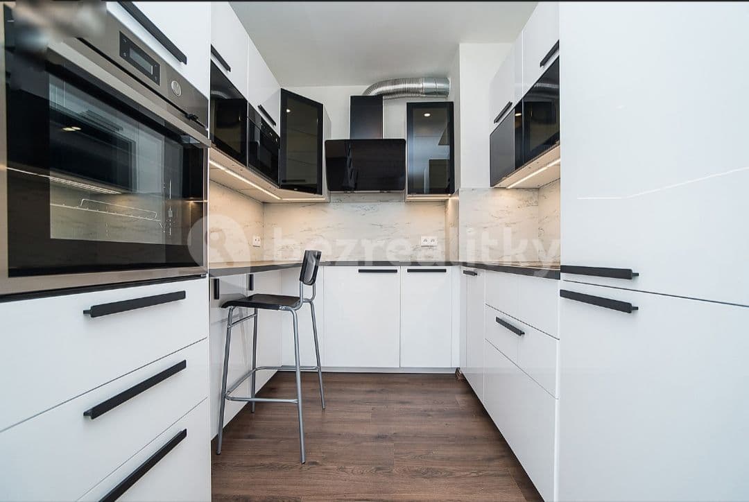 Prenájom bytu 4-izbový 85 m², Sicherova, Praha, Praha Prenájom bytu 4-izbový 85 m², Sicherova, Praha, Praha