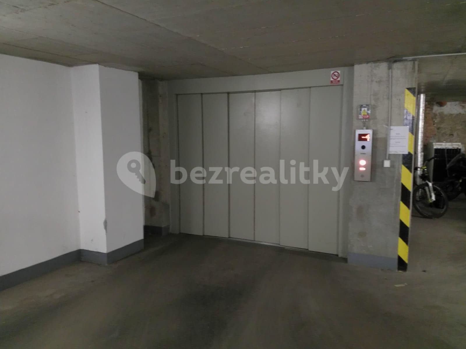 Prenájom garáže 13 m², Řehořova, Praha, Praha Prenájom garáže 13 m², Řehořova, Praha, Praha
