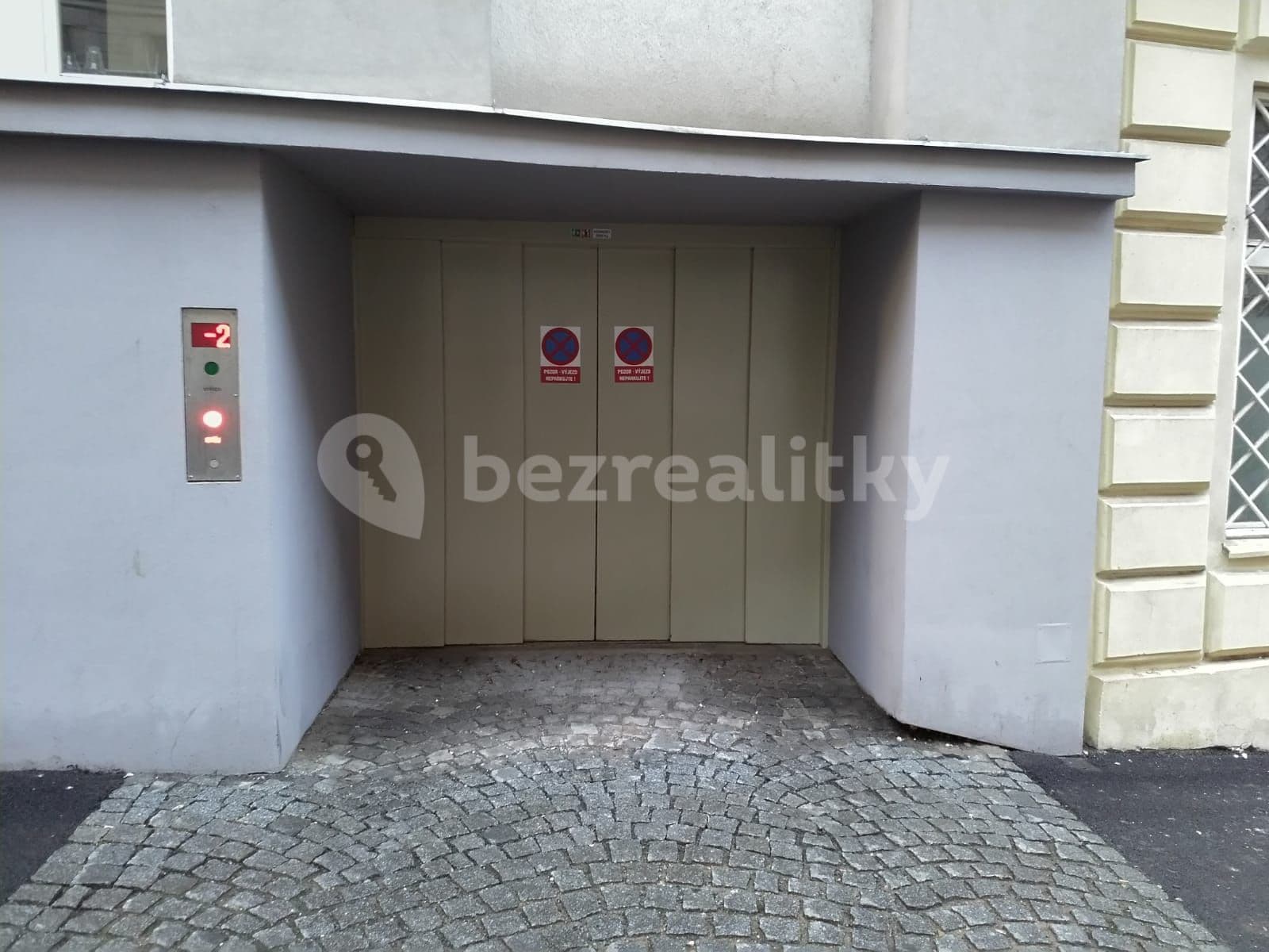 Prenájom garáže 13 m², Řehořova, Praha, Praha Prenájom garáže 13 m², Řehořova, Praha, Praha
