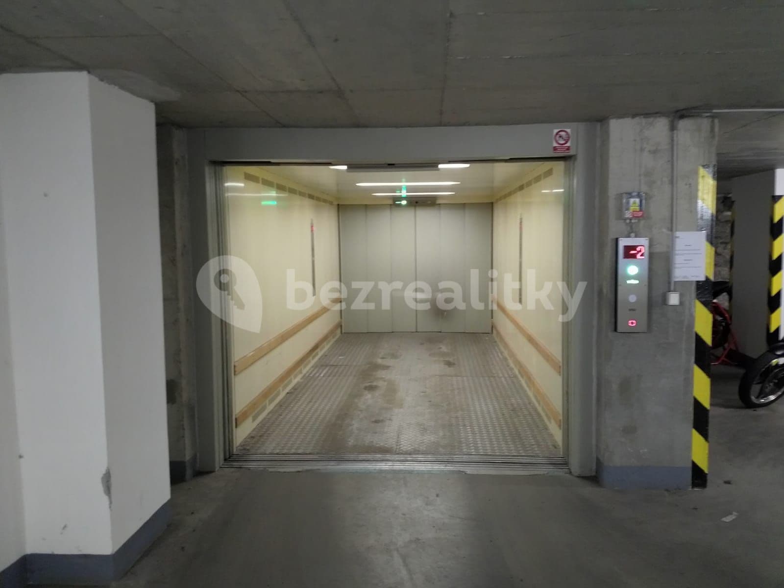 Prenájom garáže 13 m², Řehořova, Praha, Praha Prenájom garáže 13 m², Řehořova, Praha, Praha