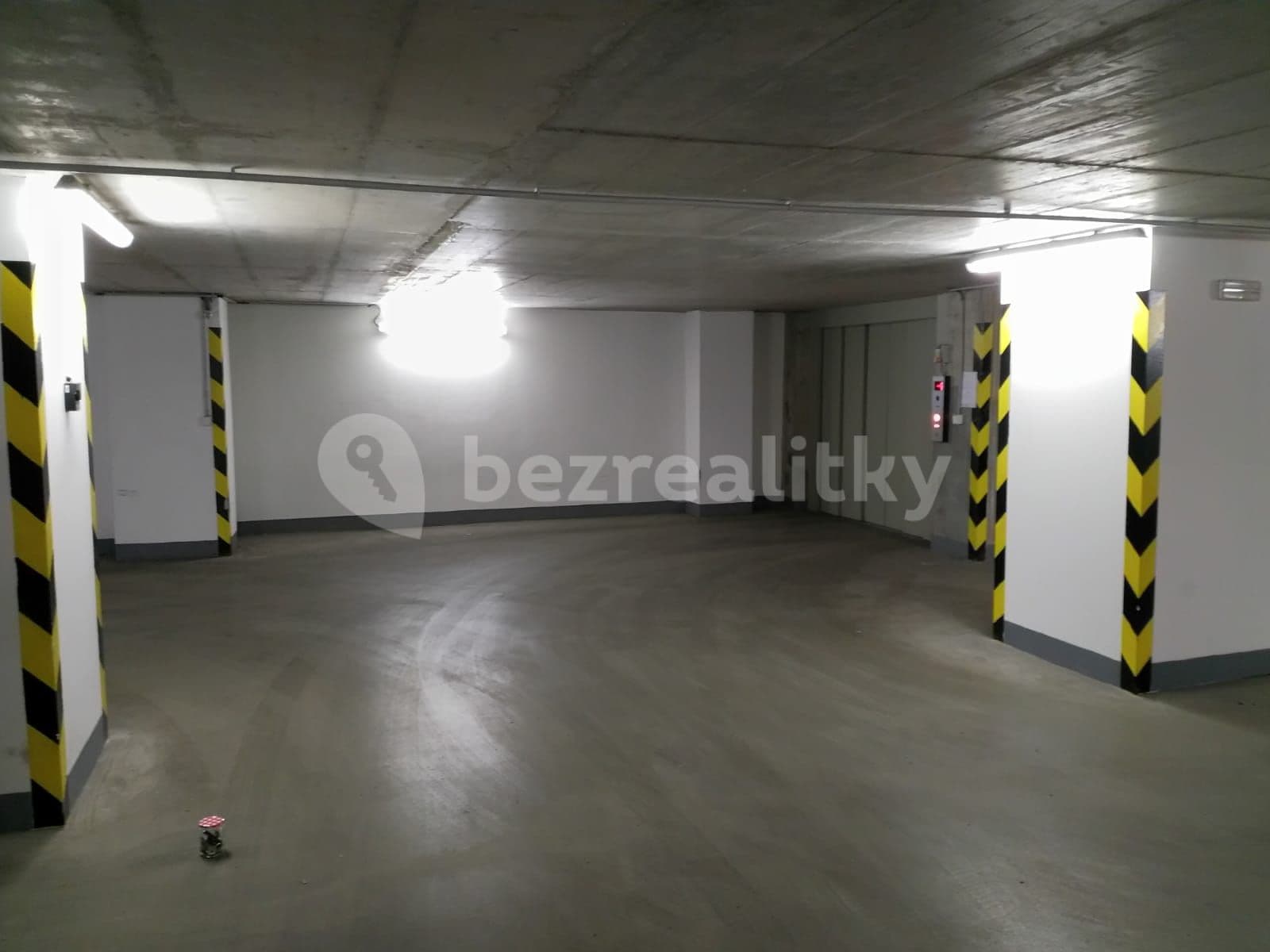 Prenájom garáže 13 m², Řehořova, Praha, Praha Prenájom garáže 13 m², Řehořova, Praha, Praha